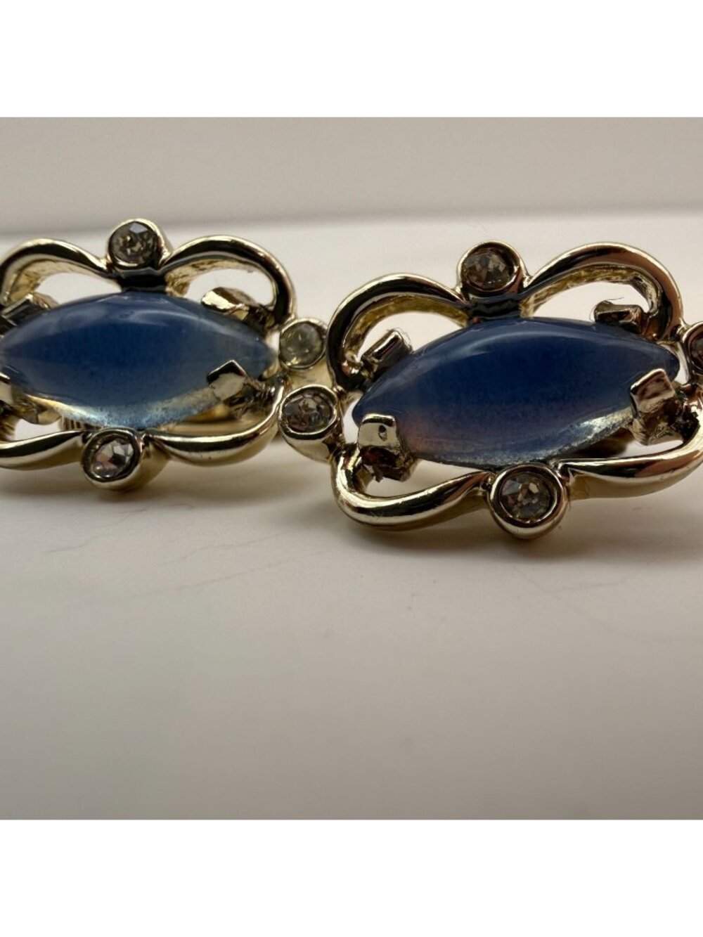 VTG Gold Tone Blue Cabochon Clip On Earrings Rhinestone Retro Fashion Jewelry